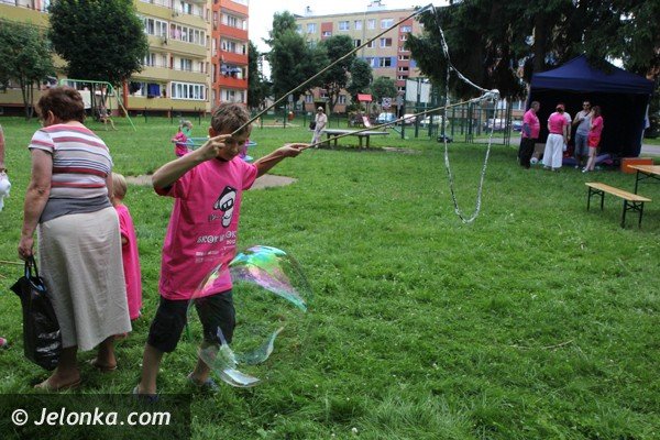 skok-w-blok-robi-furore-wsrod-dzieci-foto-47455