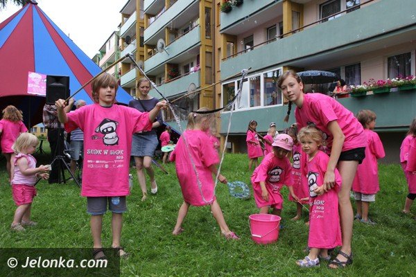 skok-w-blok-robi-furore-wsrod-dzieci-foto-47455