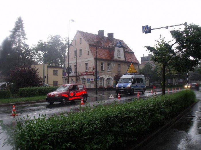 potracenie-pieszego-na-pasach-przy-sadzie-foto-47501
