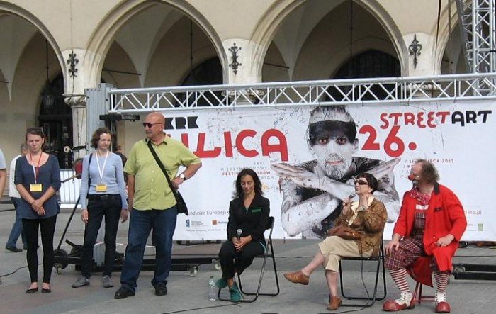 spotkanie-z-nasza-cesarzowa-teatrow-ulicznych-w-krakowie-foto-47522