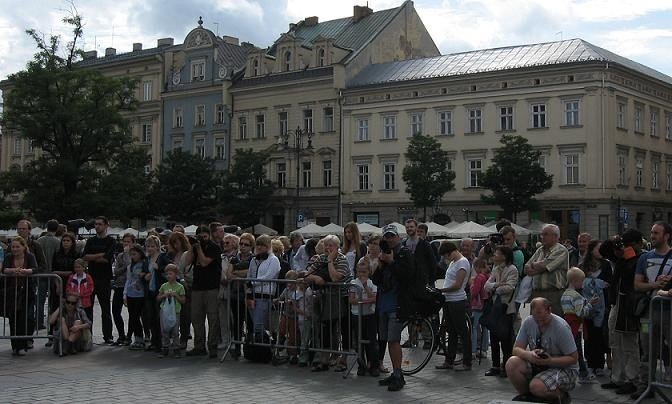 spotkanie-z-nasza-cesarzowa-teatrow-ulicznych-w-krakowie-foto-47522