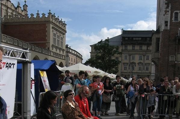 spotkanie-z-nasza-cesarzowa-teatrow-ulicznych-w-krakowie-foto-47522