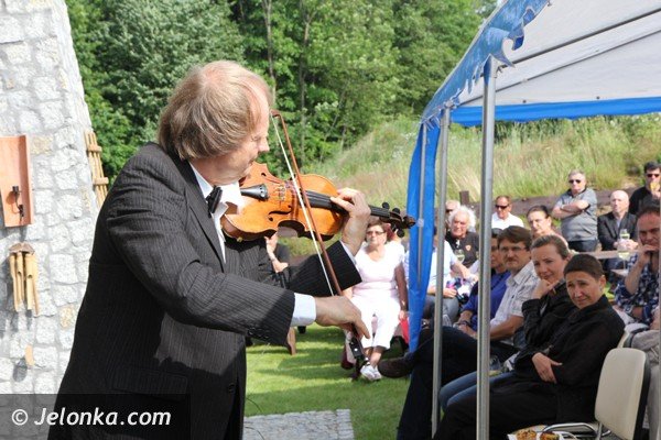 na-muzycznej-farmie-gra-alexander-dubach-foto-47535