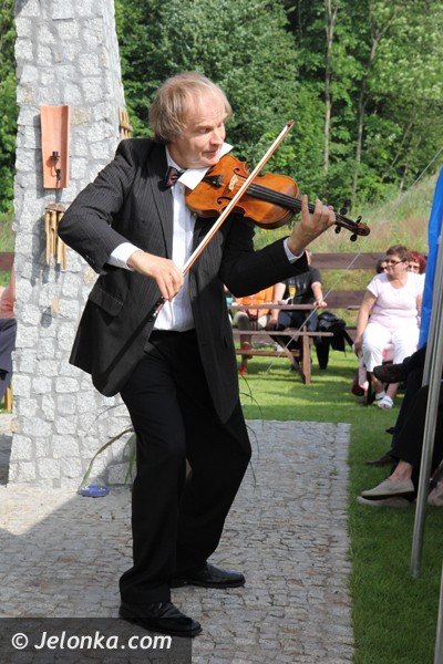 na-muzycznej-farmie-gra-alexander-dubach-foto-47535