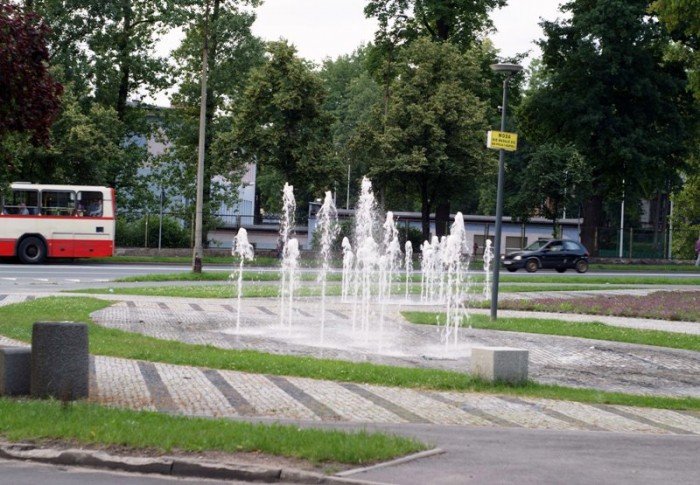 wandale-zdemolowali-oswietlenie-fontanny-foto-47563