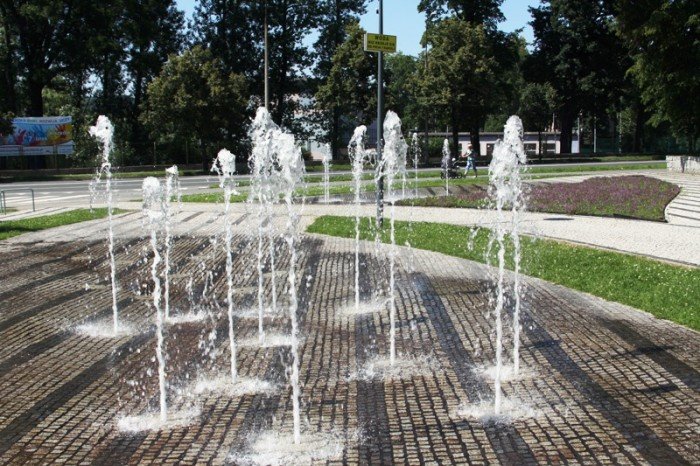 wandale-zdemolowali-oswietlenie-fontanny-foto-47563