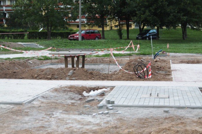 na-zabobrzu-powstaje-plac-rekreacji-dla-dzieci-i-dorosych-foto-47617