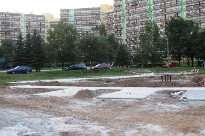 na-zabobrzu-powstaje-plac-rekreacji-dla-dzieci-i-dorosych-foto-47617