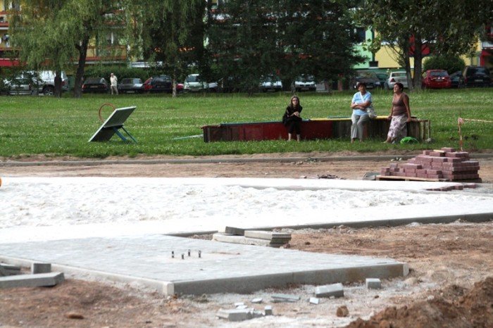 na-zabobrzu-powstaje-plac-rekreacji-dla-dzieci-i-dorosych-foto-47617