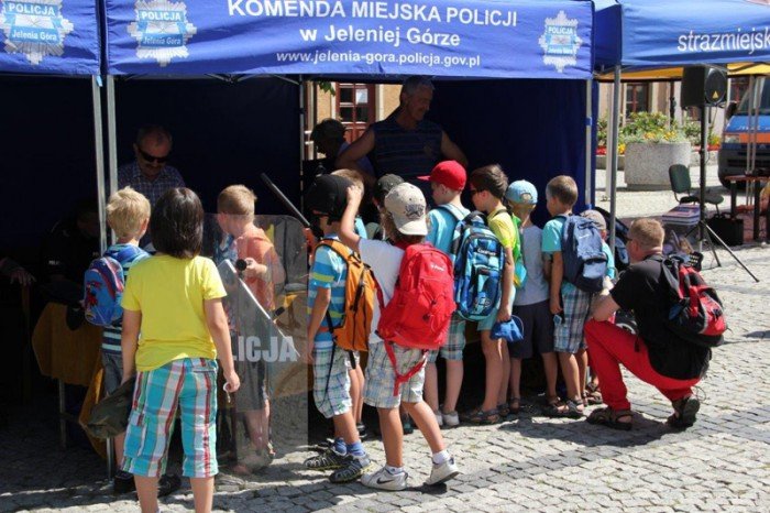 policja-w-akcji-na-placu-ratuszowym-foto-47662