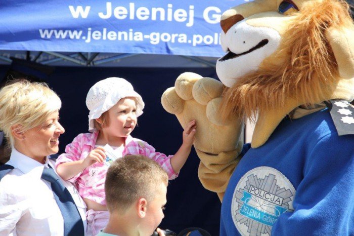 policja-w-akcji-na-placu-ratuszowym-foto-47662