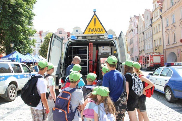 policja-w-akcji-na-placu-ratuszowym-foto-47662