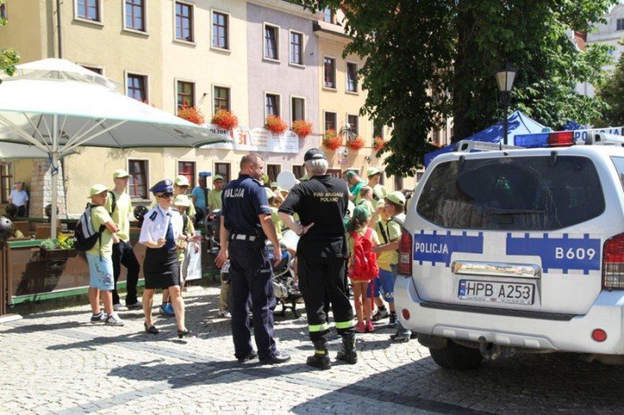 policja-w-akcji-na-placu-ratuszowym-foto-47662