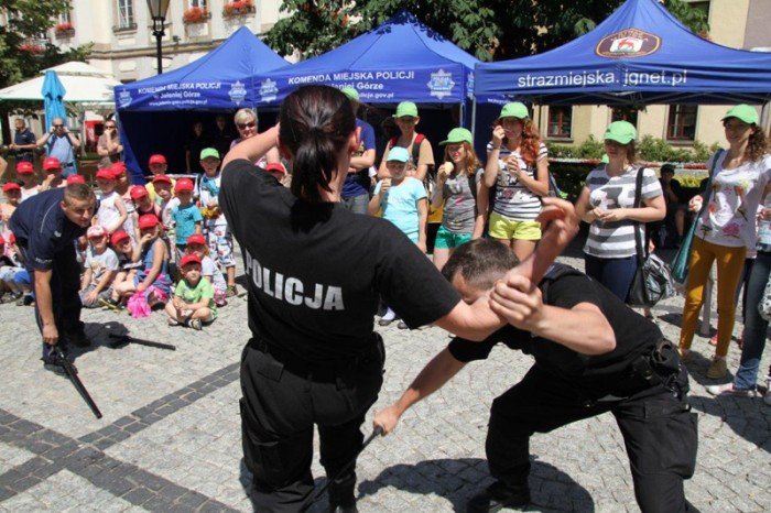 policja-w-akcji-na-placu-ratuszowym-foto-47662