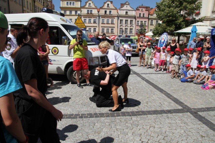 policja-w-akcji-na-placu-ratuszowym-foto-47662