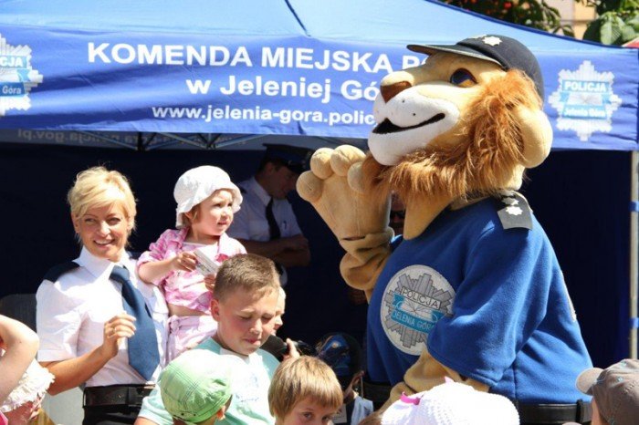 policja-w-akcji-na-placu-ratuszowym-foto-47662