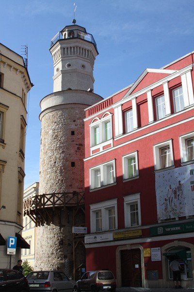 wieza-zamkowa-otwarta-w-kratke-foto-47663