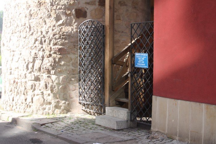 wieza-zamkowa-otwarta-w-kratke-foto-47663