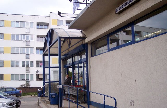 Mieszkańcom osiedla XX-lecia w niczym nie przeszkadza nazwa. Sądzą, że za pieniądze przeznaczone na ewentualne zmiany, lepiej posprzątać okolice lub zadbać o stan nawierzchni ulic.