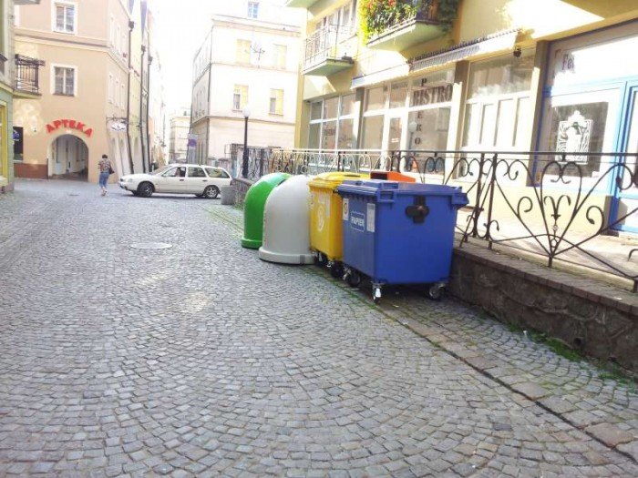 czytelnik-pojemniki-na-smieci-strasza-w-centrum-47723