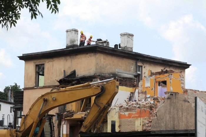rudera-w-centrum-przestanie-straszyc-foto-47759