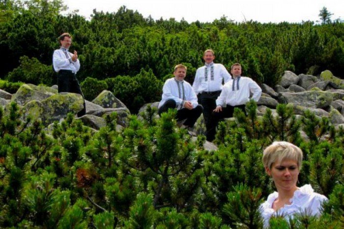 przyjaciele-dworu-czarne-zapraszaja-na-koncert-szyszaka-foto-47763