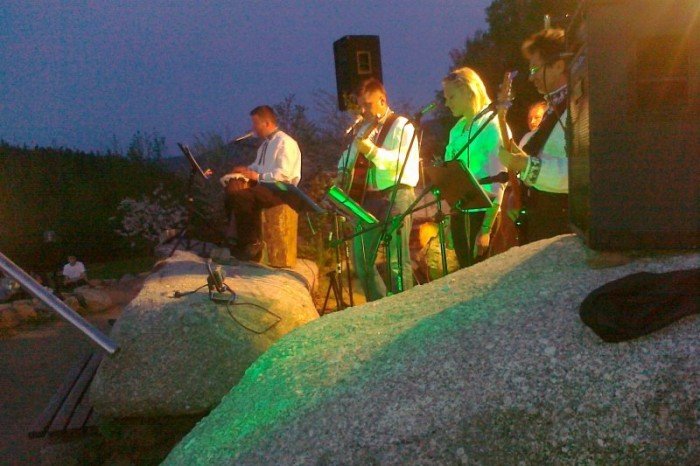 przyjaciele-dworu-czarne-zapraszaja-na-koncert-szyszaka-foto-47763