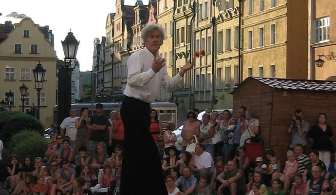 najazd-artystow-ulicy-na-plac-ratuszowy-foto-47771
