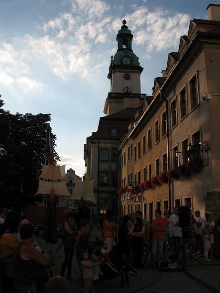 najazd-artystow-ulicy-na-plac-ratuszowy-foto-47771