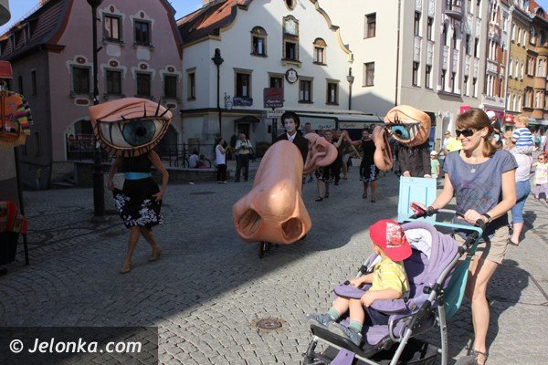 najazd-artystow-ulicy-na-plac-ratuszowy-foto-47771