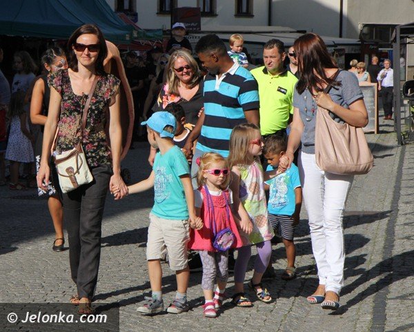 najazd-artystow-ulicy-na-plac-ratuszowy-foto-47771