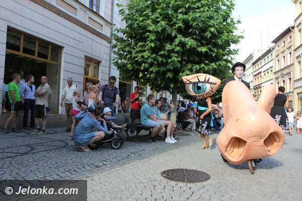 najazd-artystow-ulicy-na-plac-ratuszowy-foto-47771