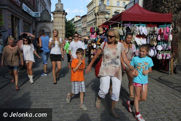 najazd-artystow-ulicy-na-plac-ratuszowy-foto-47771