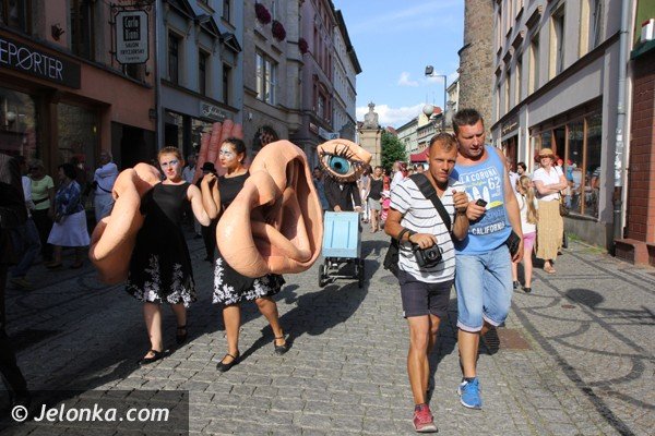 najazd-artystow-ulicy-na-plac-ratuszowy-foto-47771