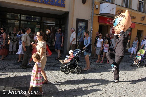 najazd-artystow-ulicy-na-plac-ratuszowy-foto-47771