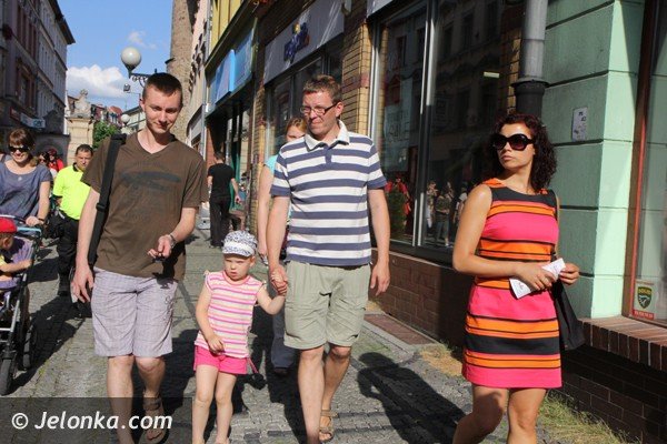 najazd-artystow-ulicy-na-plac-ratuszowy-foto-47771