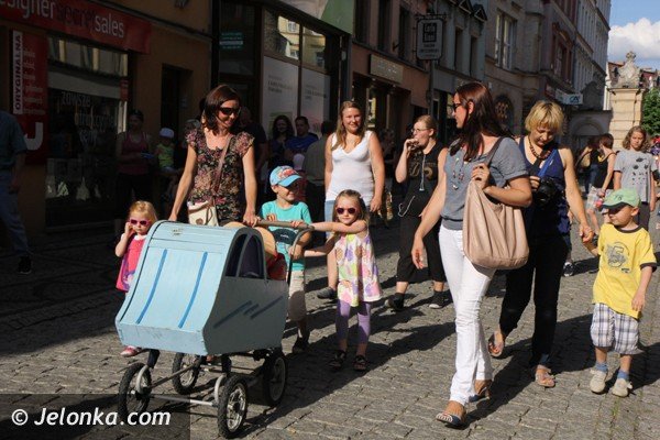 najazd-artystow-ulicy-na-plac-ratuszowy-foto-47771