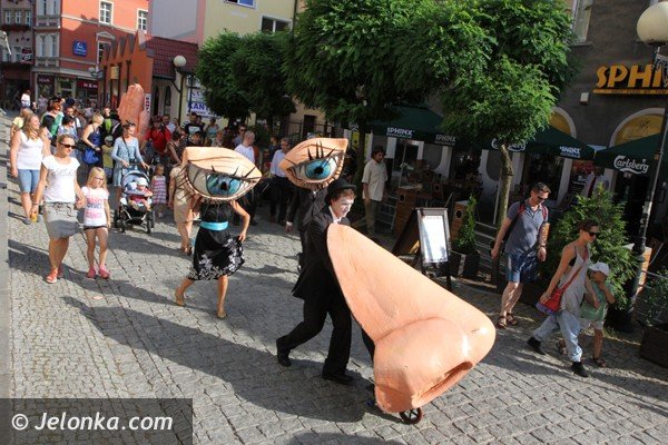 najazd-artystow-ulicy-na-plac-ratuszowy-foto-47771