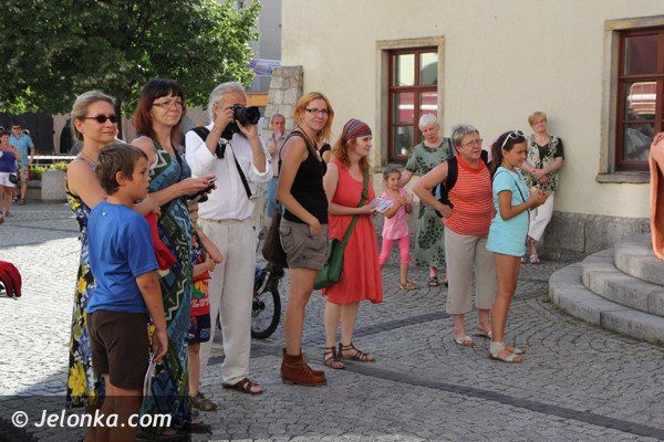 najazd-artystow-ulicy-na-plac-ratuszowy-foto-47771