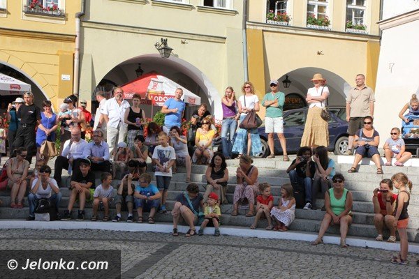 najazd-artystow-ulicy-na-plac-ratuszowy-foto-47771