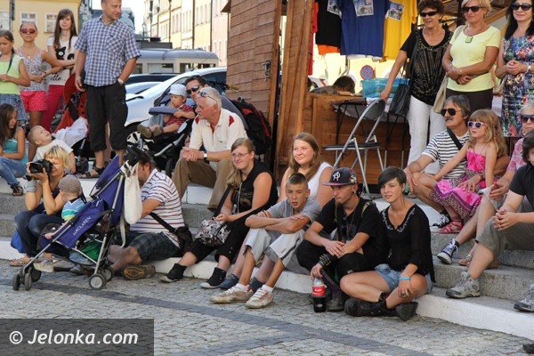 najazd-artystow-ulicy-na-plac-ratuszowy-foto-47771