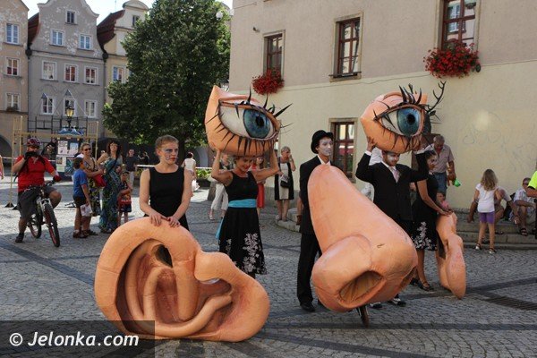 najazd-artystow-ulicy-na-plac-ratuszowy-foto-47771