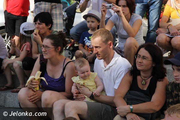 najazd-artystow-ulicy-na-plac-ratuszowy-foto-47771