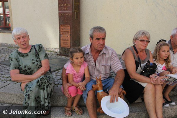 najazd-artystow-ulicy-na-plac-ratuszowy-foto-47771