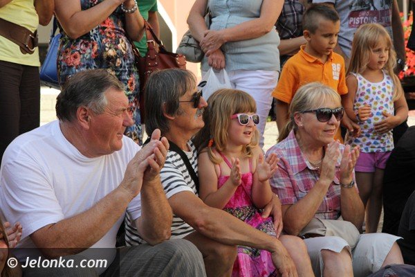 najazd-artystow-ulicy-na-plac-ratuszowy-foto-47771