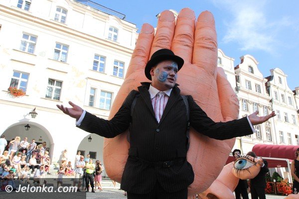 najazd-artystow-ulicy-na-plac-ratuszowy-foto-47771