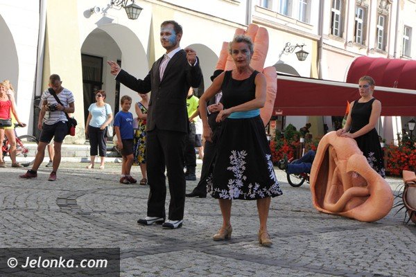 najazd-artystow-ulicy-na-plac-ratuszowy-foto-47771