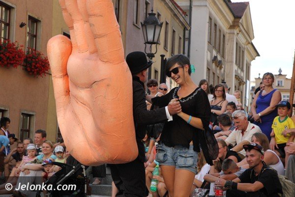 najazd-artystow-ulicy-na-plac-ratuszowy-foto-47771