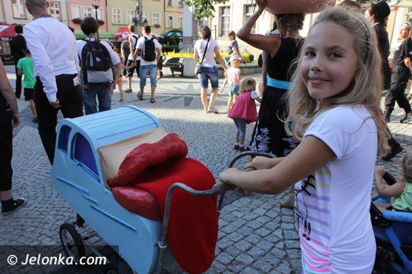 najazd-artystow-ulicy-na-plac-ratuszowy-foto-47771