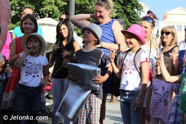 najazd-artystow-ulicy-na-plac-ratuszowy-foto-47771